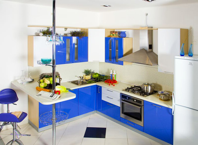 Kitchen design for small apartment with vivid blue colors