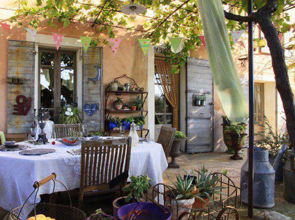 Outdoor dining room in French style under the vine