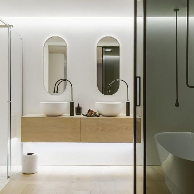 Contemporary Bathroom Interior in White By Minosa Design