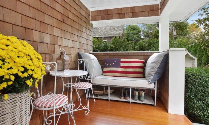 Decorative pillow in the shape of the american flag, placed in the front veranda
