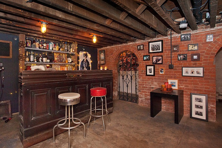 Undergroung home bar with brick walls