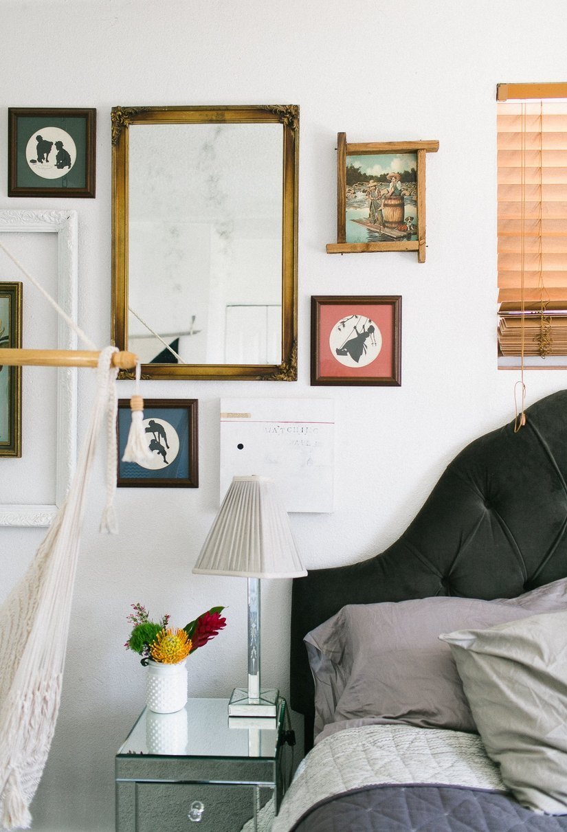 Beach house bedroom with various interesting decorations