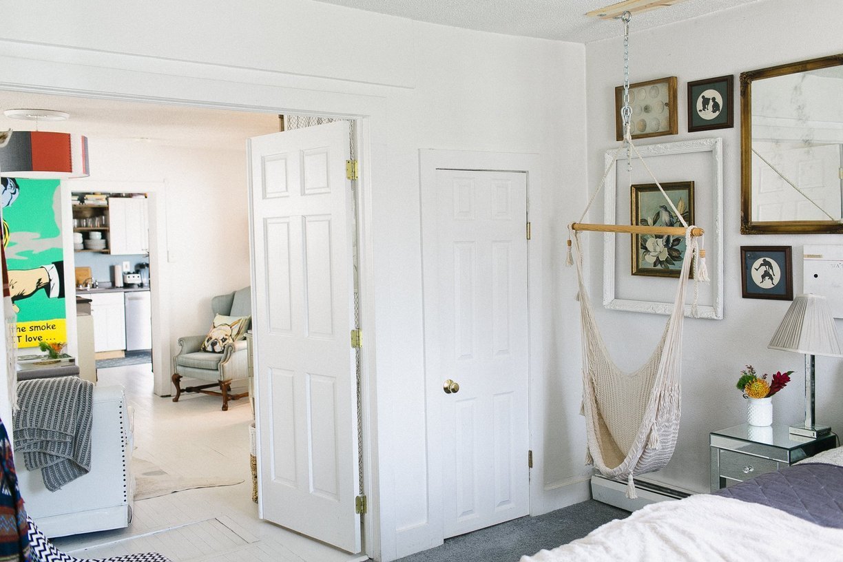 Beach house in white with welcoming and cozy interior