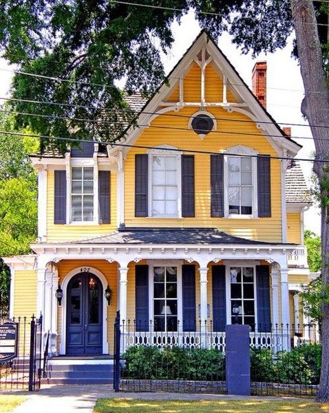 Fresh Victorian house in yellow and violet