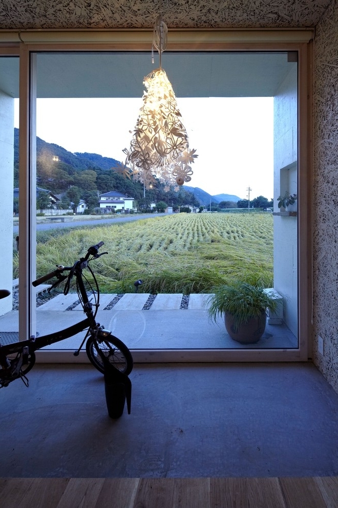 Japanese minimalist house with beatuiful views towards the outside