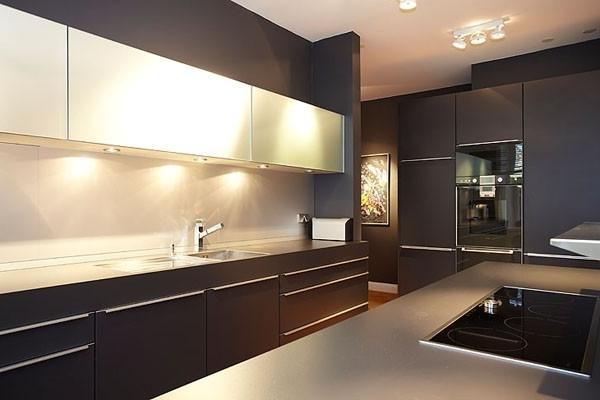 Minimalist kitchen in black and white