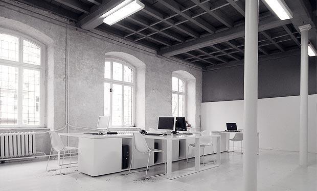 Modern office design in white with high celings