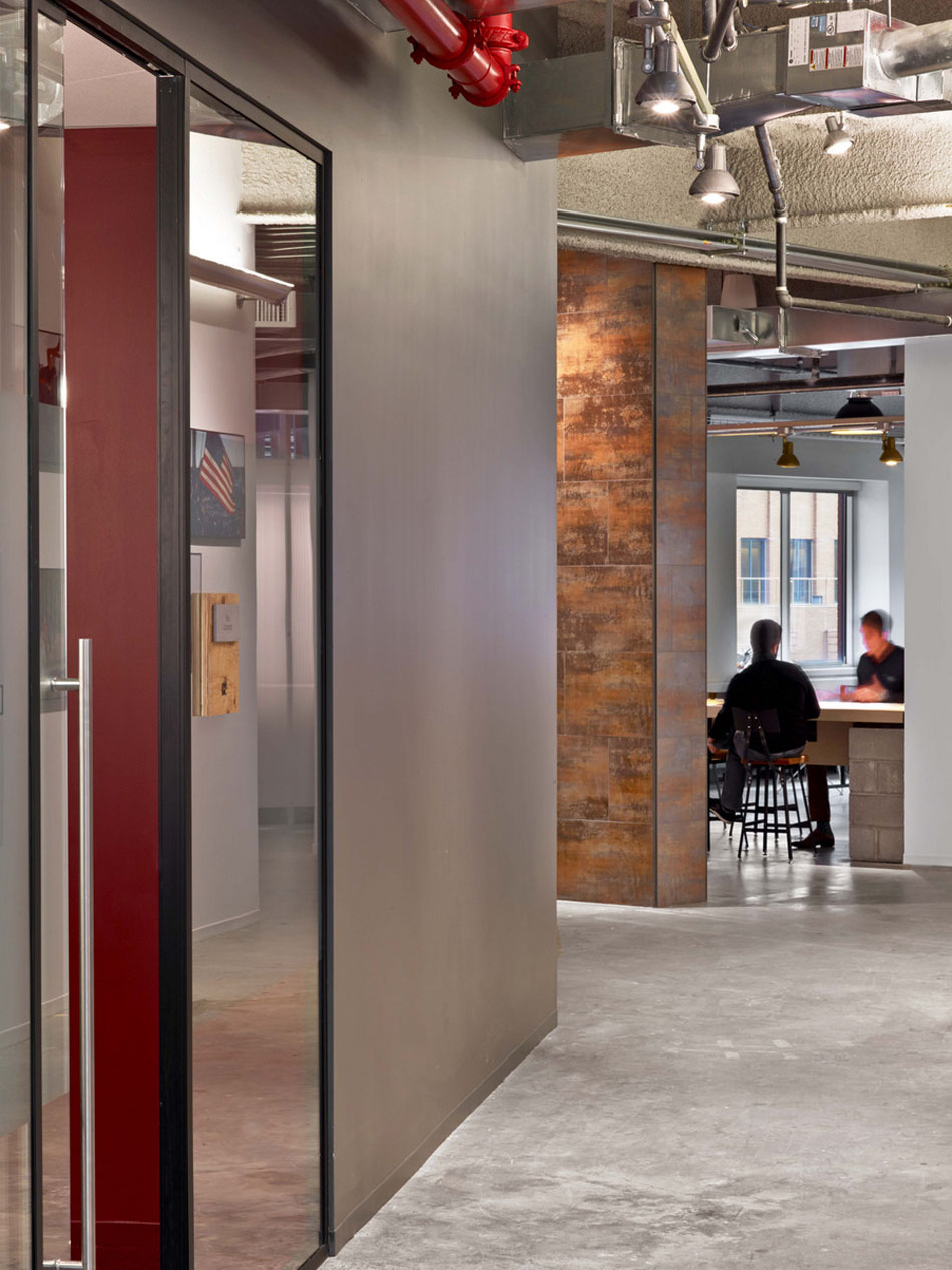 Office concerete walls give the interior a kind of industrial look