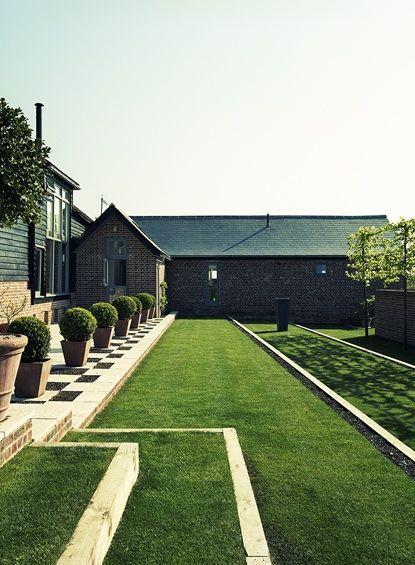 Plantigrade minimalist garden with three levels of grass