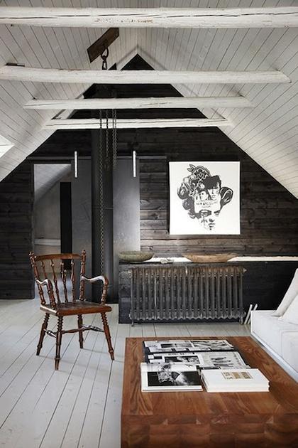 Artistic attic bedroom - with abstract paiting on the wall