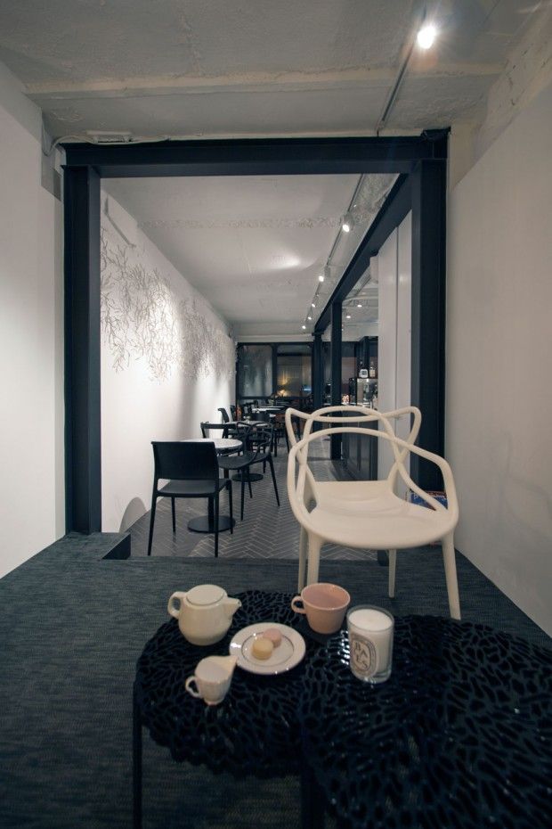 Cafe in China - with black and white interior design