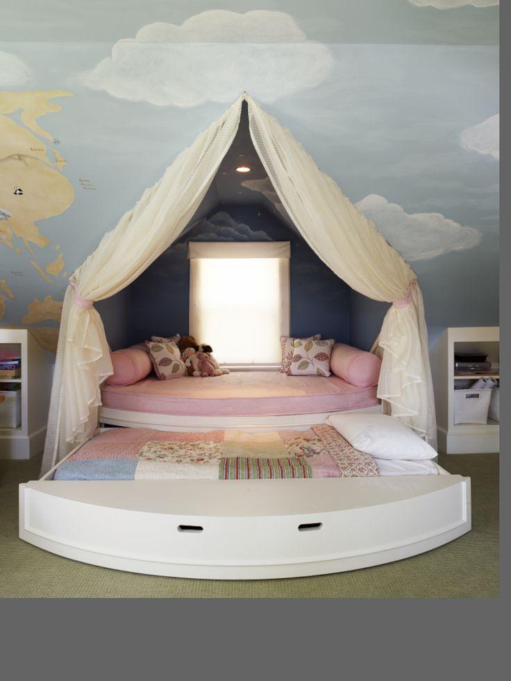 Creative teen bed - looking like a hut
