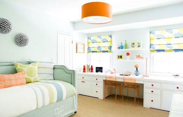 Scandinavian teen bedroom - with huge white desk
