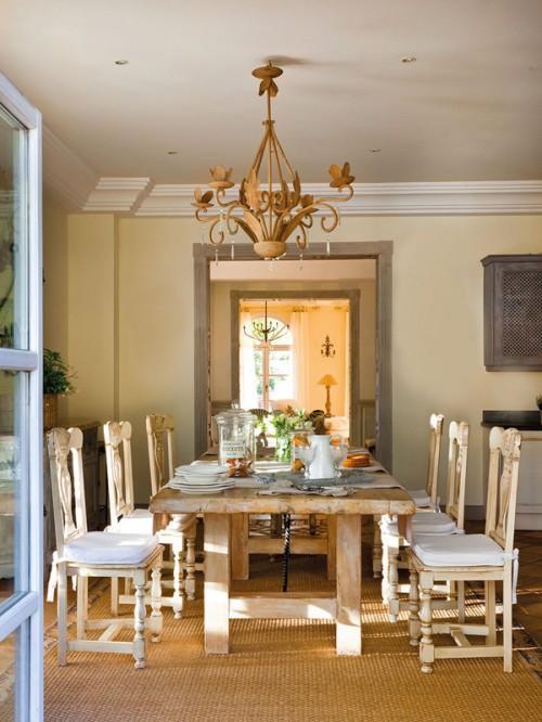 Summer villa - Airy dining room with fantastic rustic table and chairs