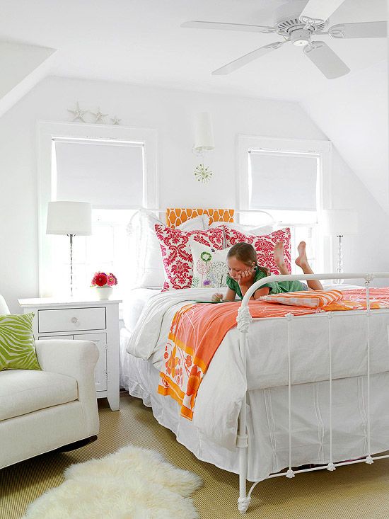 Traditional teen bedroom - with comfortable white bed sheets