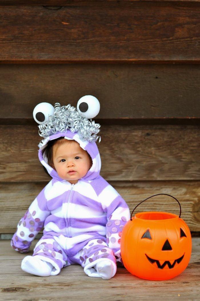 Baby Halloween costume - sweet little violet frog