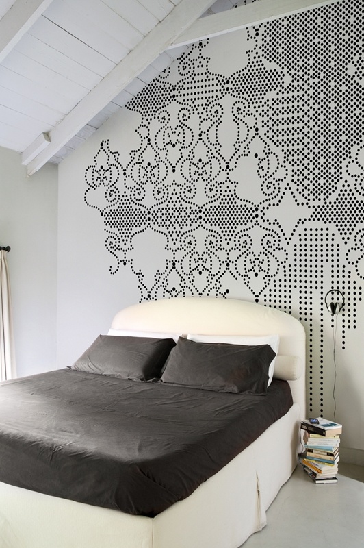 Bedroom wall paint - in black and white nuances