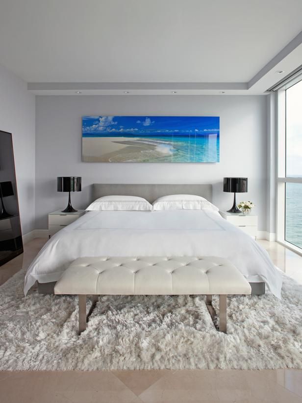 Coastal feng shui bedroom - with beautiful ocean picture above the bed