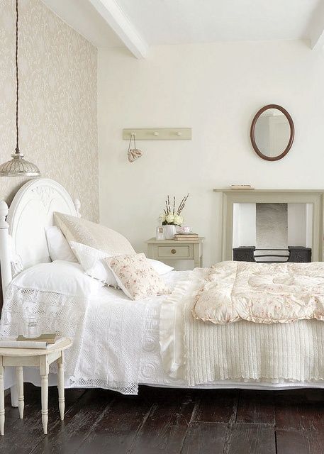 Cozy white bedroom - with modern pendant and round mirror