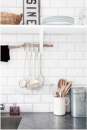 DIY kitchen rack - made of piece of wood