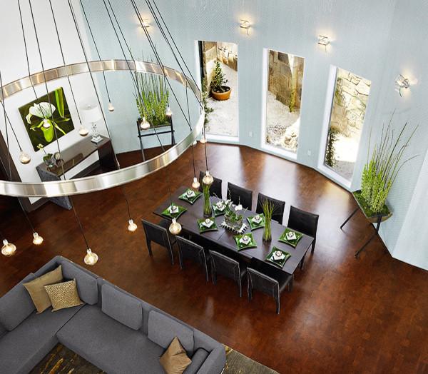 Elegant dining room with cork floor - in dark colored design