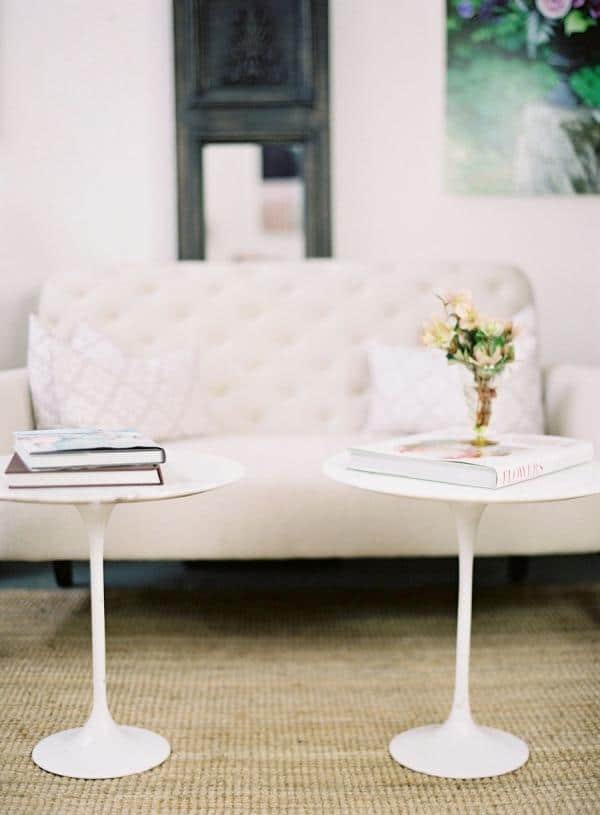Elegant white coffee table - with long base