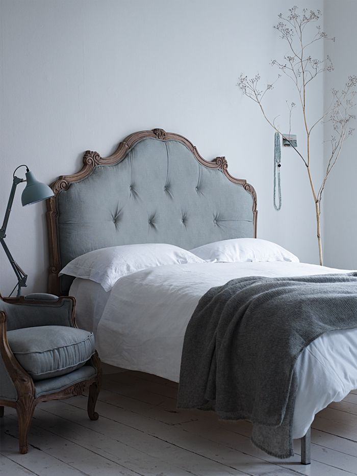 Grey feng shui bedroom - with classic bed and white sheets