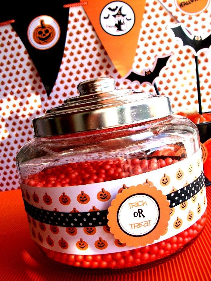 Halloween party jar - full of sweets