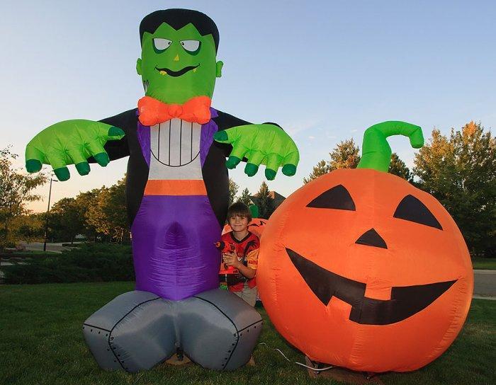 Inflatable Halloween Frankenstein - with decorative pumpkin