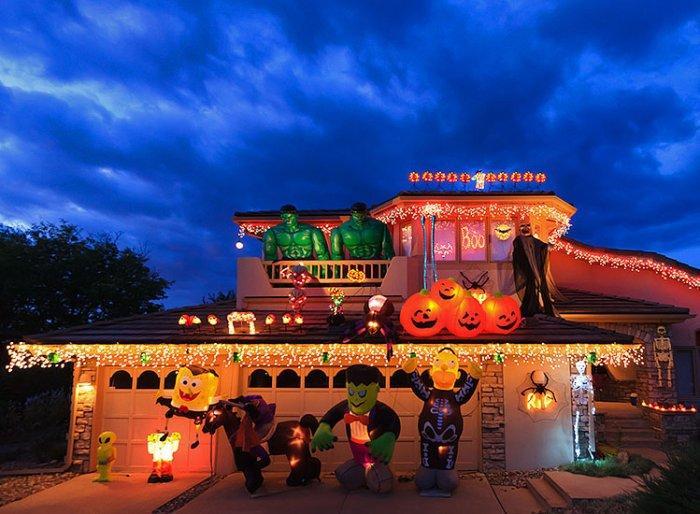 Inflatable Halloween items - in front of a decorated house