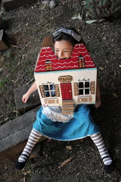 Kid girl Halloween costume - looking like a house