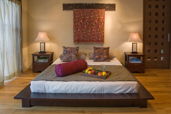 Light brown feng shui bedroom - with two bedside tables and lamps