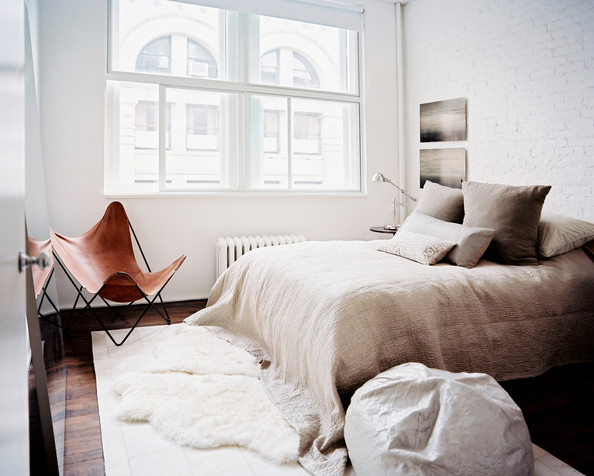 Modern feng shui bedroom - with contemporary chair and bed