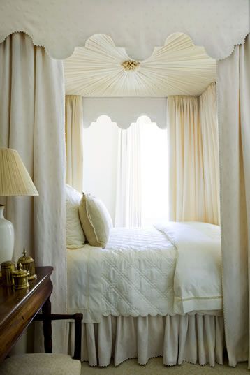 Pale feng shui bedroom - with cozy bed and curtains