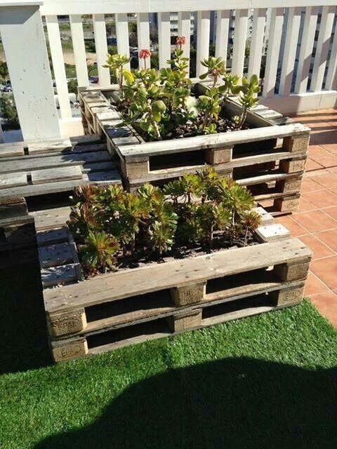 Pallet garden planter - for storing flowers and plants