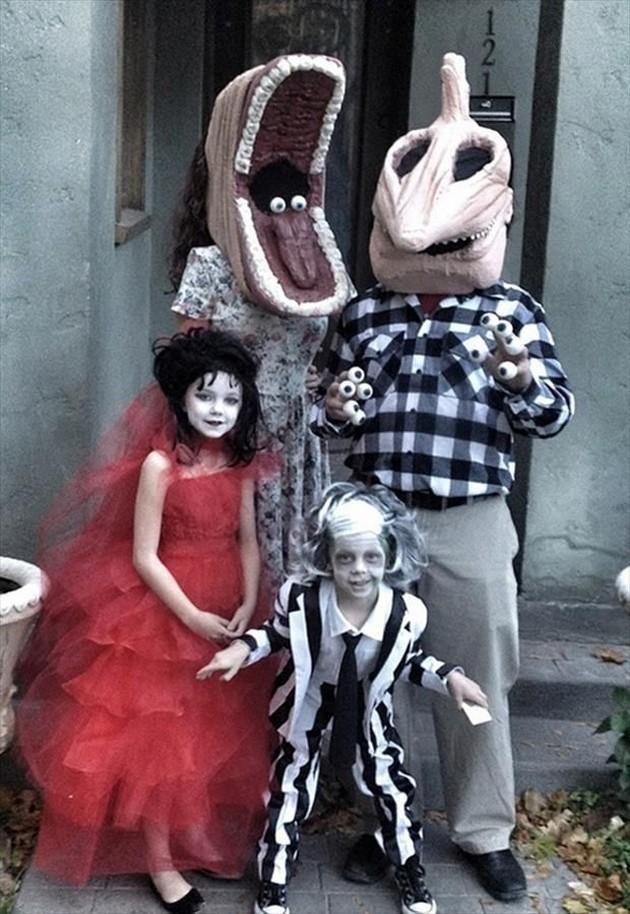 Scary family Halloween costume - for mother, father, daughter and son