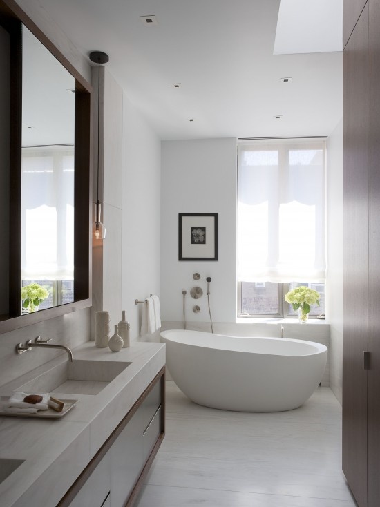 Simple and elegant modern bathroom - with minimalist bathtub