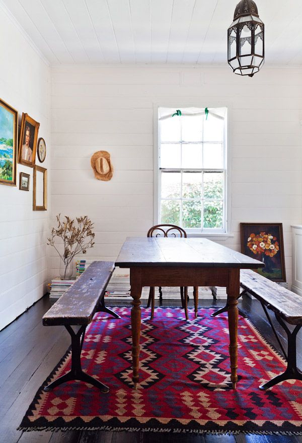 Small apartment dining room - with graphic rug and benches