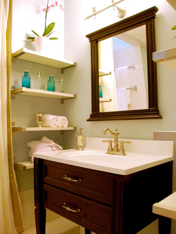 Small bathroom - with bathroom vanity