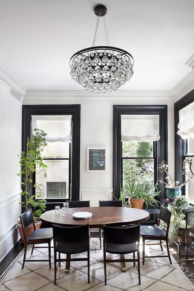 Small eclectic dining room - with round table and crystal chandelier