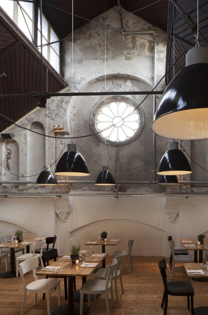 Small restaurant - with modern pendants