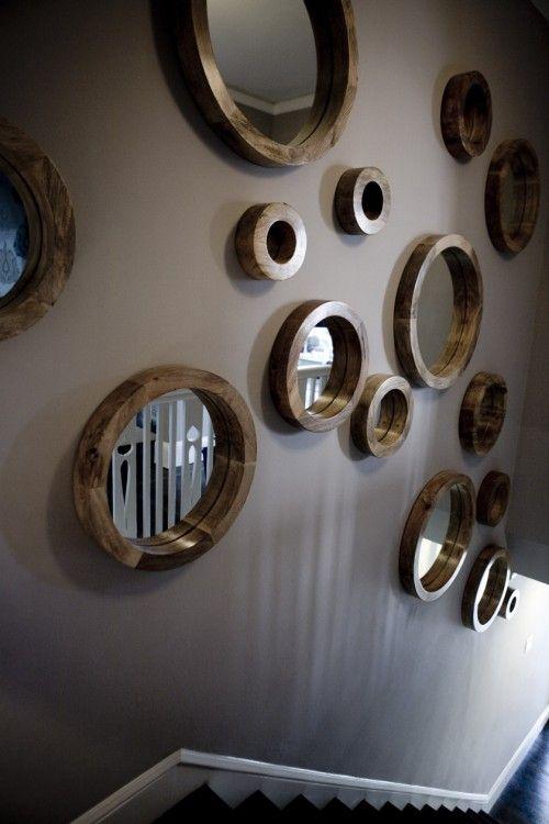 Staircase with wall mirrors - round in shape