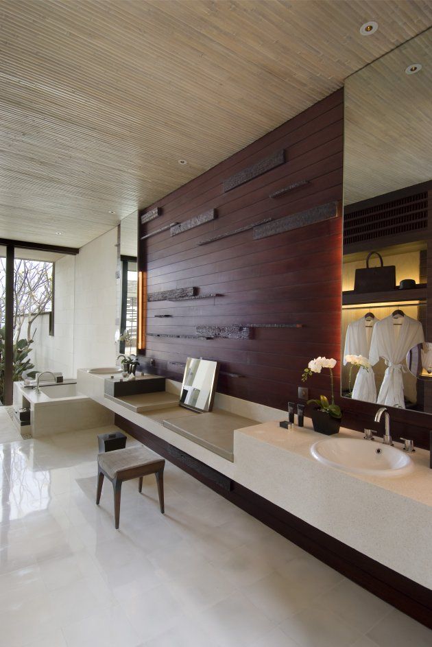 Stylish minimalist bathroom - with white and brown interior