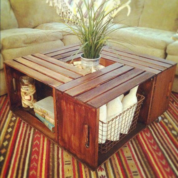 Vintage pallet table - with flower in the middle