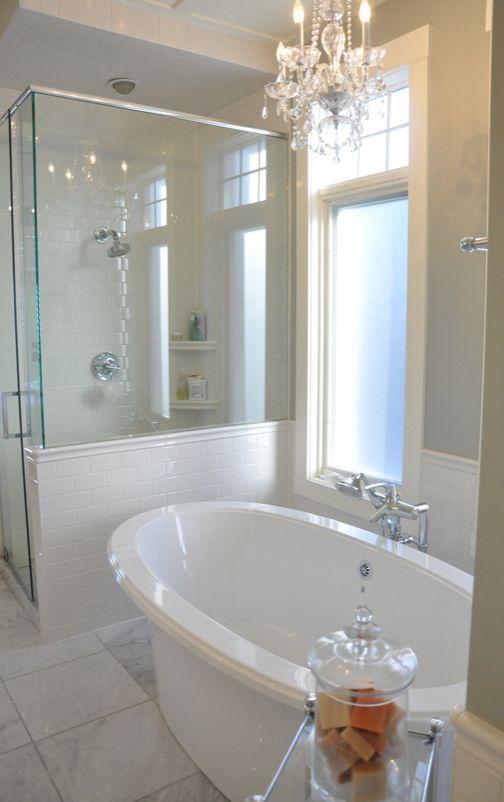 White traditional bathroom - with classic bathtub