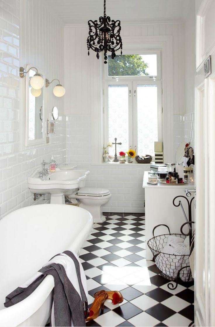 Bathroom floor tile patterns 3 - black and white squares