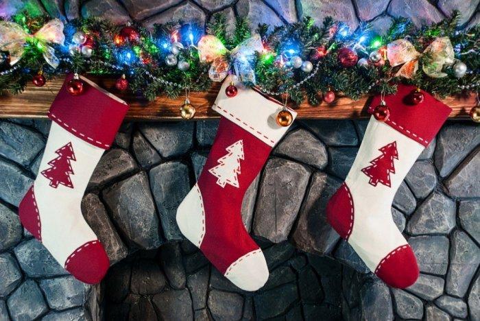 Christmas fireplace 12 - with Christmas socks and light garland