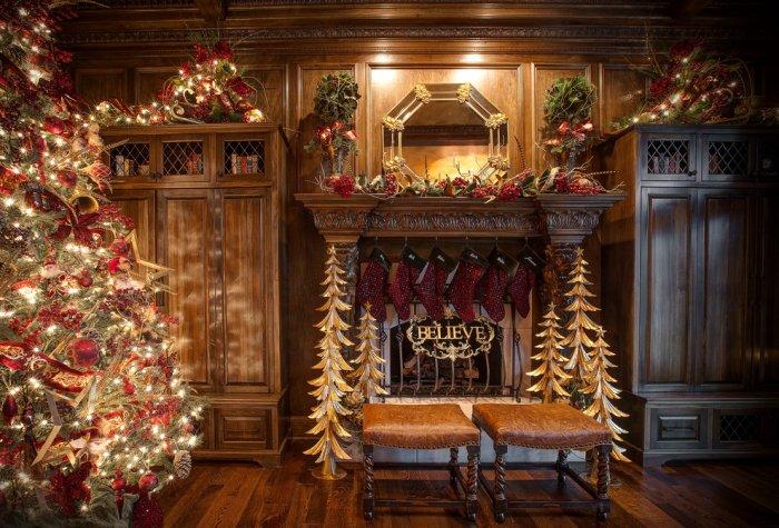 Christmas fireplace 26 - with Santa garland
