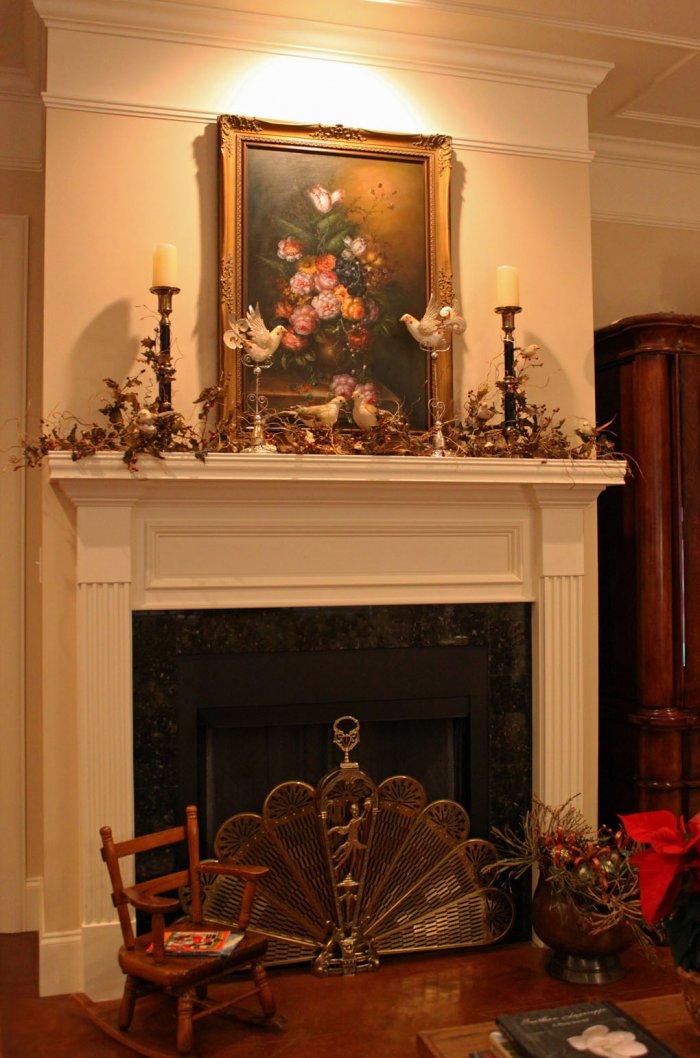 Christmas fireplace 5 - with candles and painting above