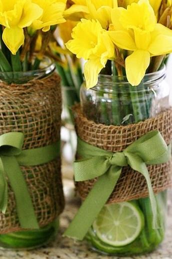 Creative vase 16 - with yellow daffodil